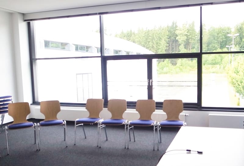 花火を見るための会議室の写真