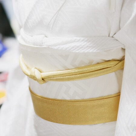 着付け師 帯の結び目は重心を高く